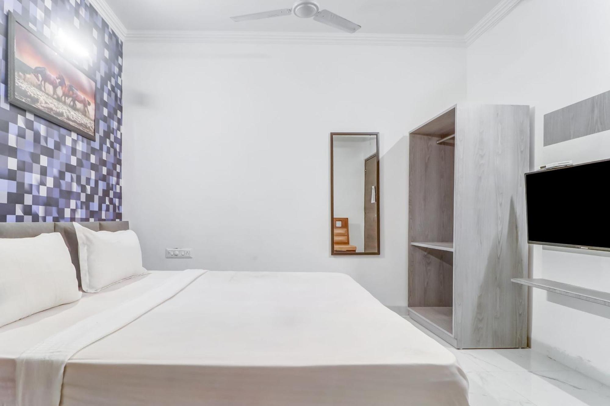 Townhouse Hotel Ludhiana Buitenkant foto