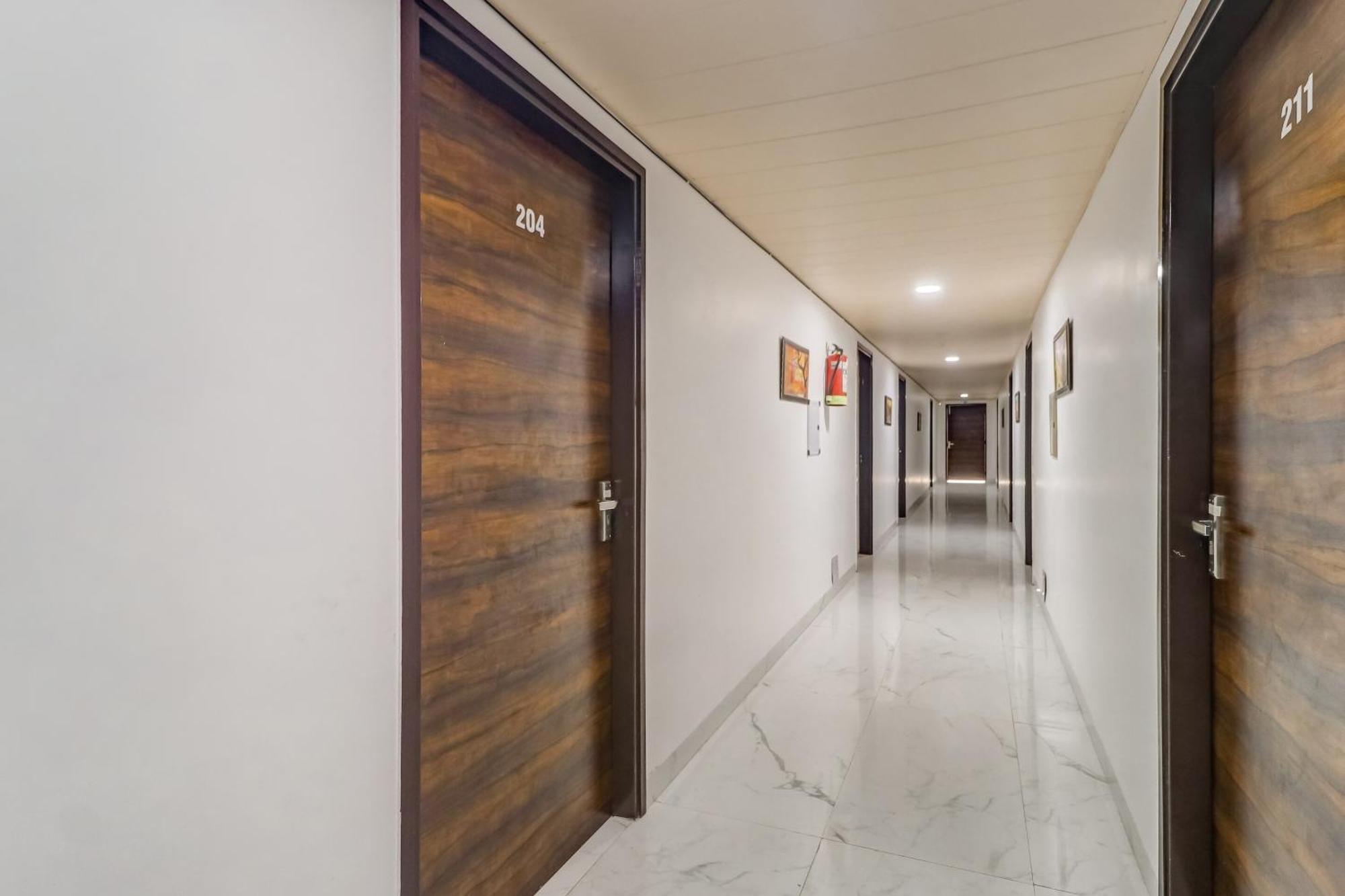 Townhouse Hotel Ludhiana Buitenkant foto